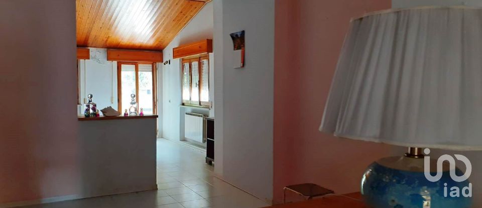 Villa Bifamiliare 8 locali di 240 m² in Frontone (61040)