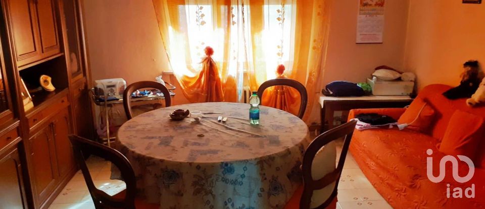 Villa Bifamiliare 8 locali di 240 m² in Frontone (61040)