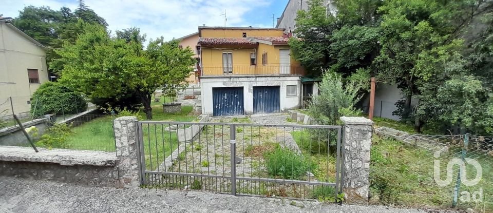 Villa Bifamiliare 8 locali di 240 m² in Frontone (61040)
