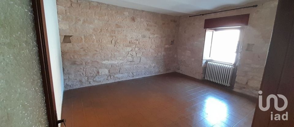 Villa Bifamiliare 8 locali di 240 m² in Frontone (61040)