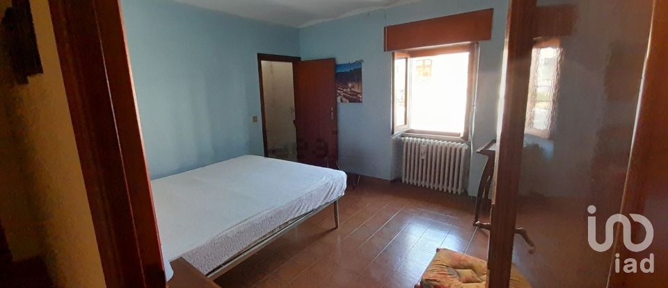 Villa Bifamiliare 8 locali di 240 m² in Frontone (61040)