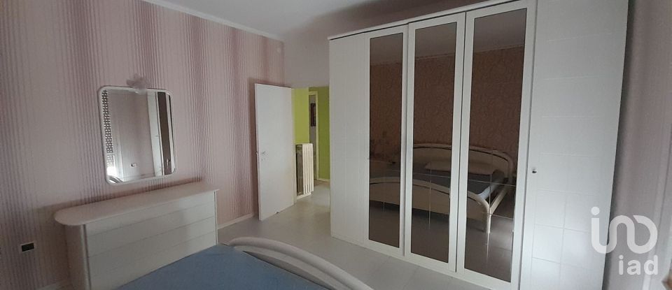 Villa Bifamiliare 8 locali di 240 m² in Frontone (61040)