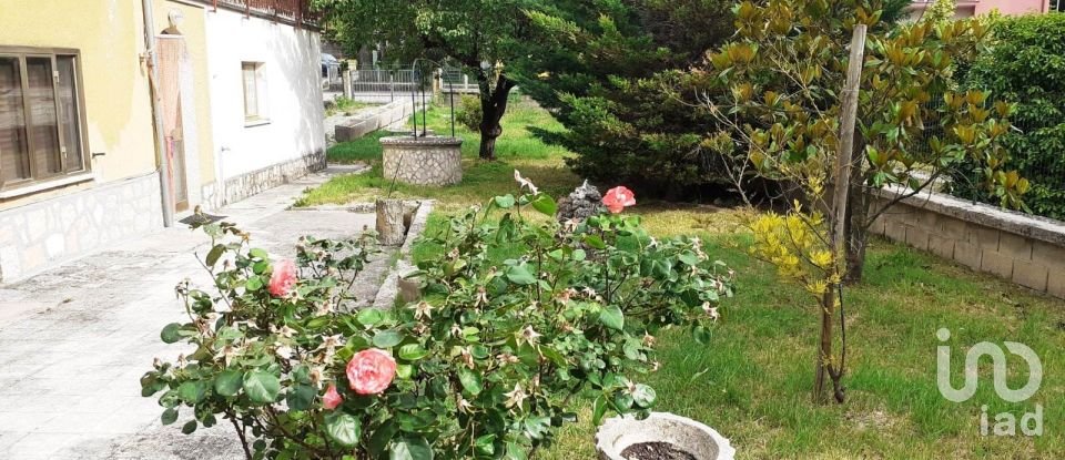 Villa Bifamiliare 8 locali di 240 m² in Frontone (61040)