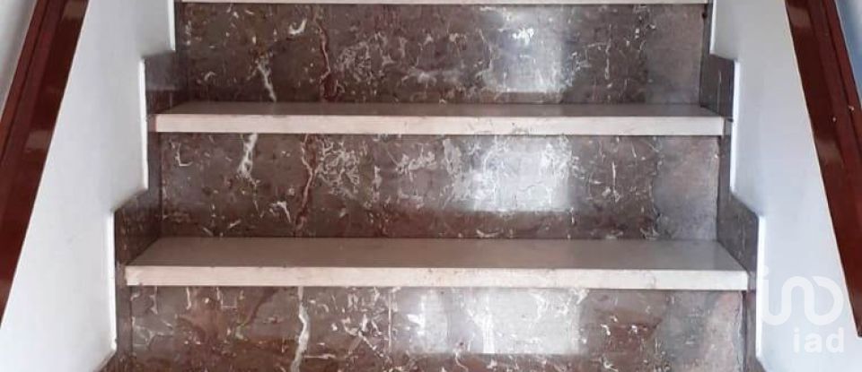 Villa Bifamiliare 8 locali di 240 m² in Frontone (61040)