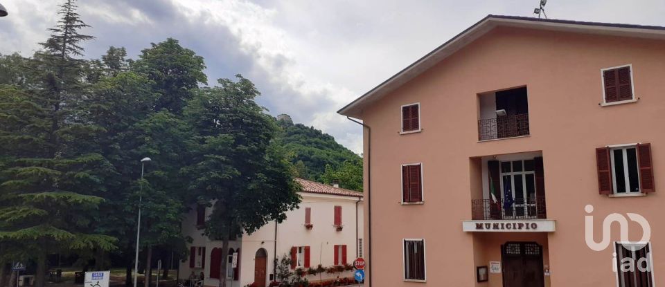 Villa Bifamiliare 8 locali di 240 m² in Frontone (61040)