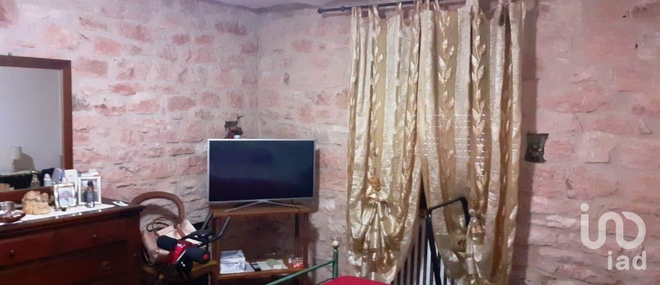 Villa Bifamiliare 8 locali di 240 m² in Frontone (61040)