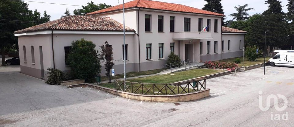 Villa Bifamiliare 8 locali di 240 m² in Frontone (61040)