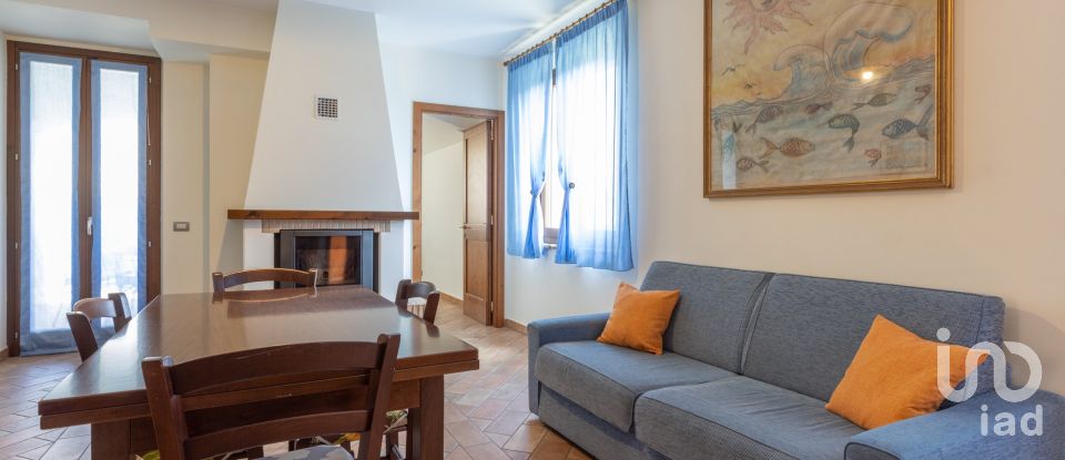 Rustico 20 locali di 800 m² in Ponzano di Fermo (63845)