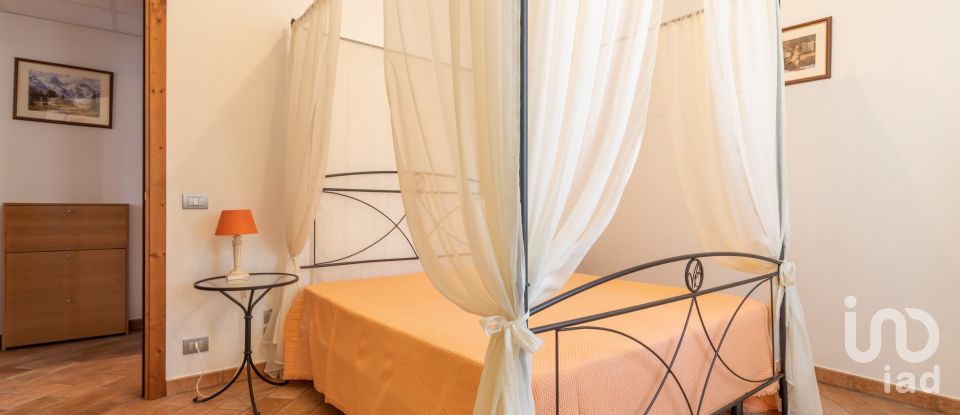 Rustico 20 locali di 800 m² in Ponzano di Fermo (63845)