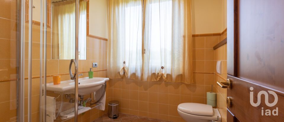 Rustico 20 locali di 800 m² in Ponzano di Fermo (63845)