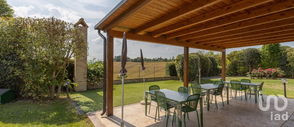 Rustico 20 locali di 800 m² in Ponzano di Fermo (63845)