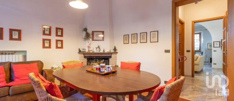 Casa 5 locali di 235 m² in Chiaravalle (60033)
