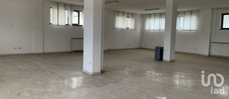 Shop / premises commercial of 580 m² in Basciano (64030)