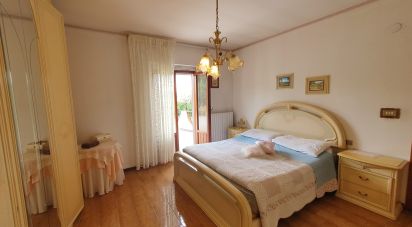 Villa Bifamiliare 12 locali di 220 m² in Ripatransone (63065)