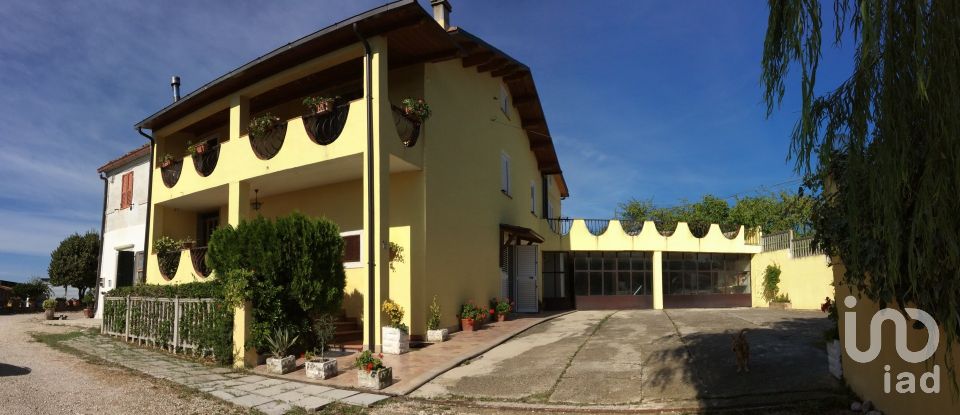 Villa Bifamiliare 12 locali di 220 m² in Ripatransone (63065)