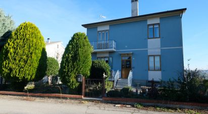 Rifugio 12 locali di 300 m² in Belvedere Ostrense (60030)