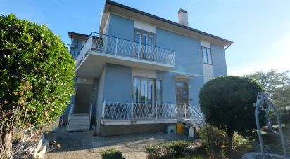 Rifugio 12 locali di 300 m² in Belvedere Ostrense (60030)