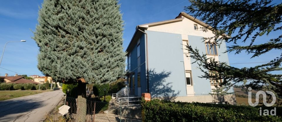 Casa 12 locali di 300 m² in Belvedere Ostrense (60030)