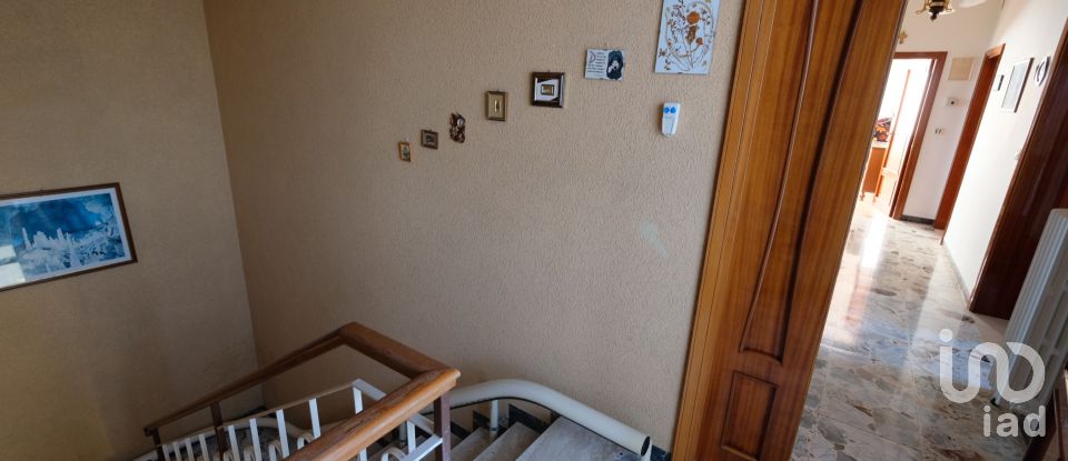 Lodge 12 rooms of 300 m² in Belvedere Ostrense (60030)