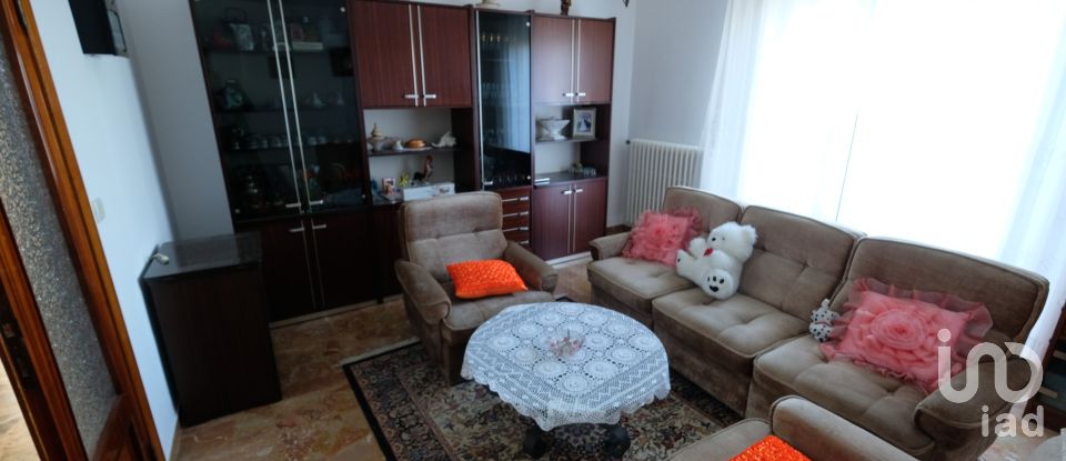 Lodge 12 rooms of 300 m² in Belvedere Ostrense (60030)