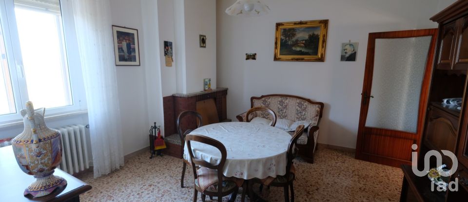 Lodge 12 rooms of 300 m² in Belvedere Ostrense (60030)