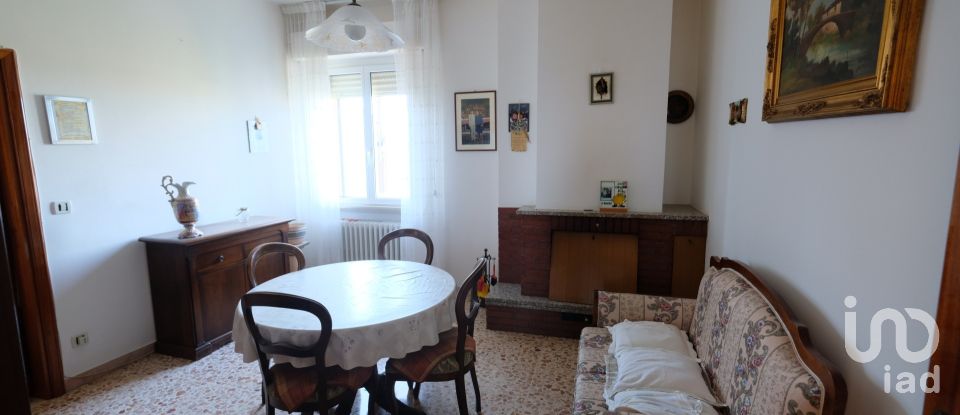 Lodge 12 rooms of 300 m² in Belvedere Ostrense (60030)