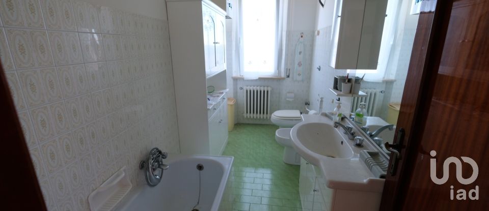 Lodge 12 rooms of 300 m² in Belvedere Ostrense (60030)