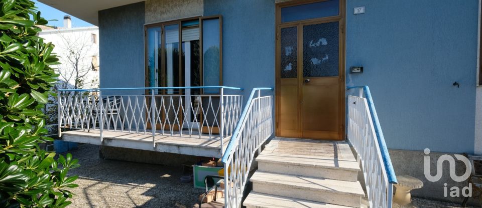 Lodge 12 rooms of 300 m² in Belvedere Ostrense (60030)