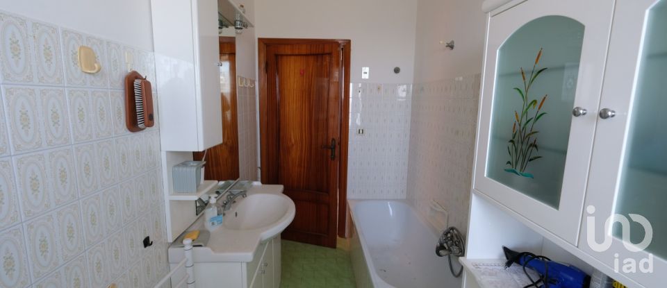 Lodge 12 rooms of 300 m² in Belvedere Ostrense (60030)