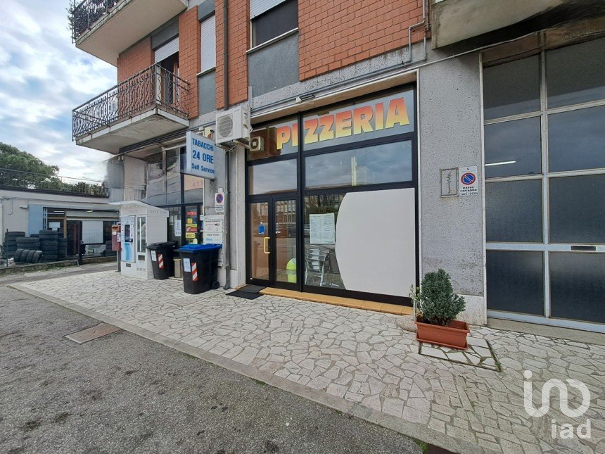 Shop / premises commercial of 25 m² in Rovigo (45100)
