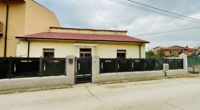 Casa indipendente 6 locali di 159 m² in Trasacco (67059)