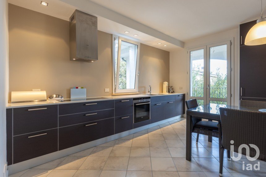 Casale 7 locali di 200 m² in Acquaviva Picena (63075)