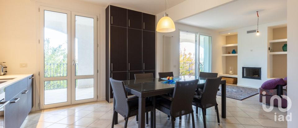 Casale 7 locali di 200 m² in Acquaviva Picena (63075)