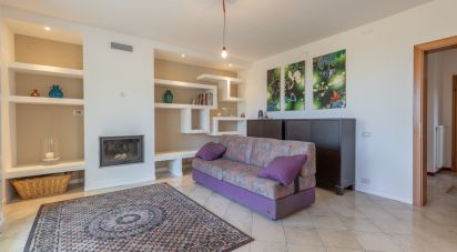 Casale 7 locali di 200 m² in Acquaviva Picena (63075)