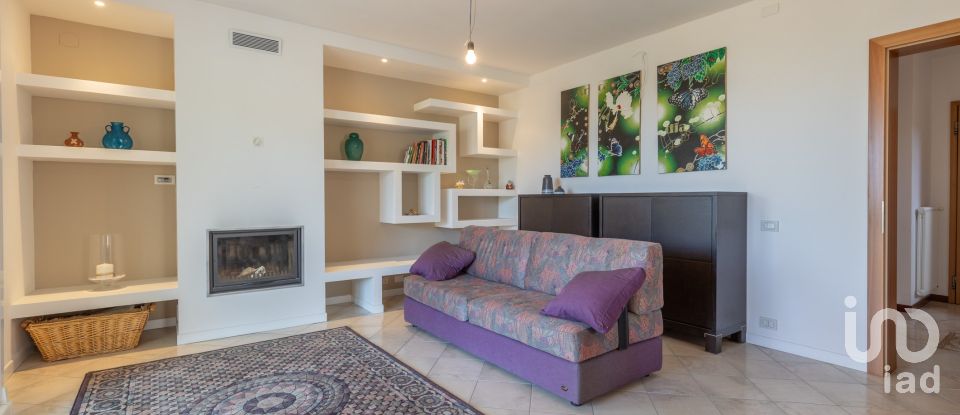 Casale 7 locali di 200 m² in Acquaviva Picena (63075)