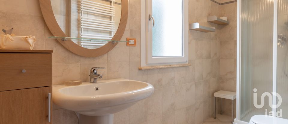 Casale 7 locali di 200 m² in Acquaviva Picena (63075)