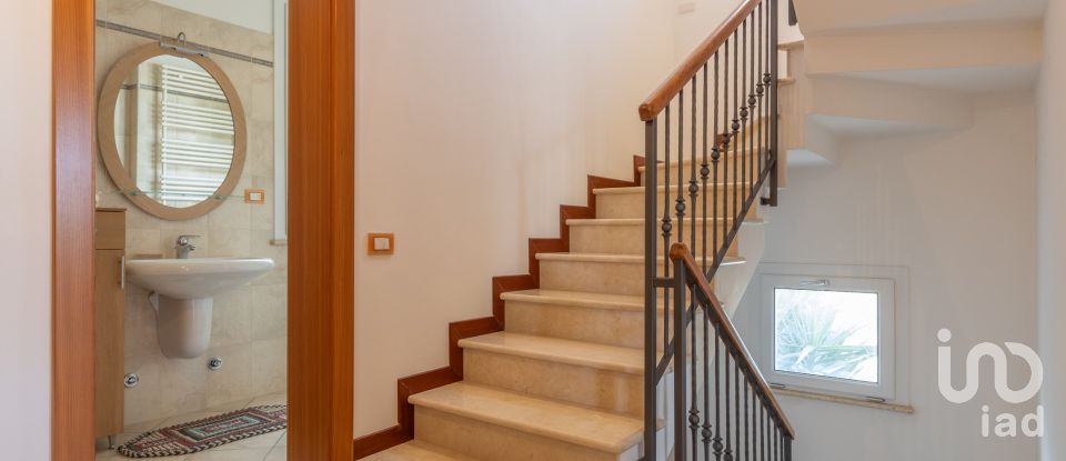 Casale 7 locali di 200 m² in Acquaviva Picena (63075)