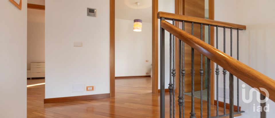 Casale 7 locali di 200 m² in Acquaviva Picena (63075)