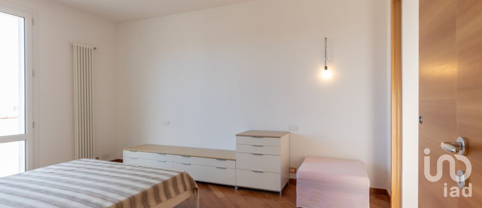 Casale 7 locali di 200 m² in Acquaviva Picena (63075)