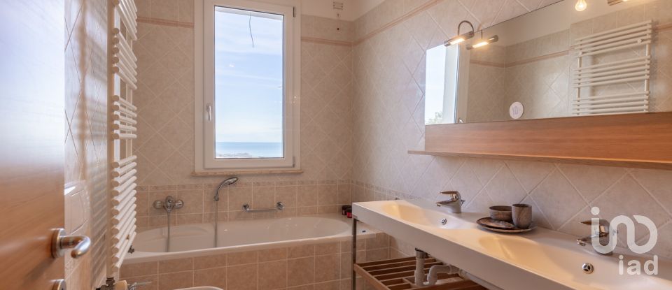 Casale 7 locali di 200 m² in Acquaviva Picena (63075)