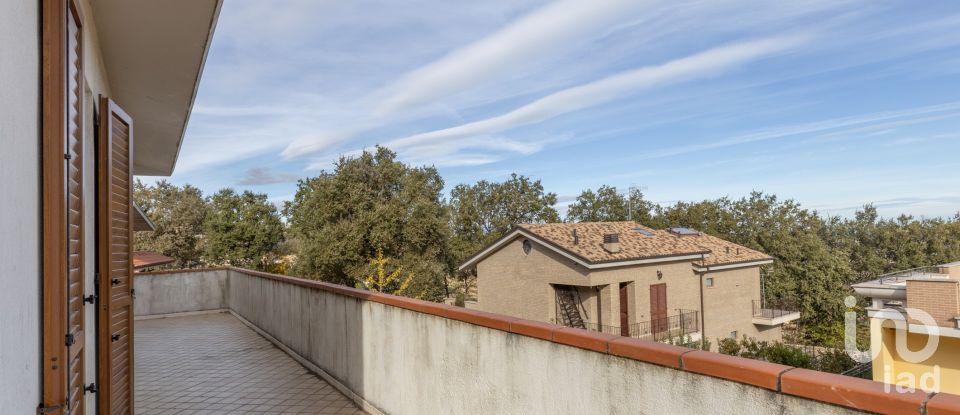 Casale 7 locali di 200 m² in Acquaviva Picena (63075)