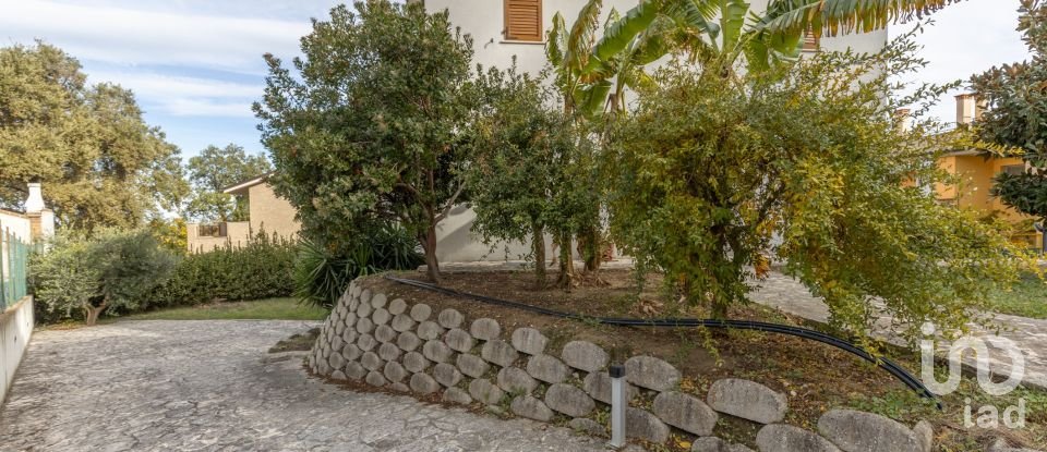 Casale 7 locali di 200 m² in Acquaviva Picena (63075)