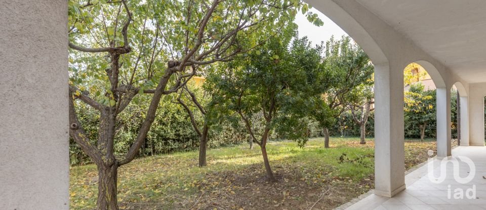 Casale 7 locali di 200 m² in Acquaviva Picena (63075)