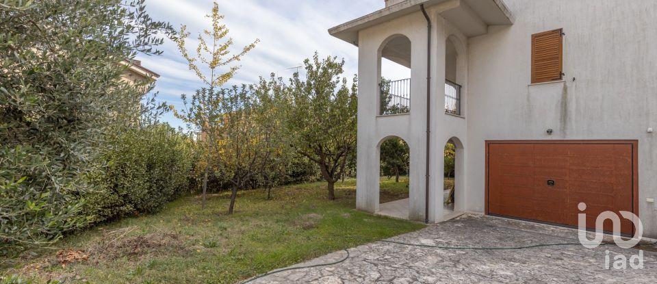 Casale 7 locali di 200 m² in Acquaviva Picena (63075)