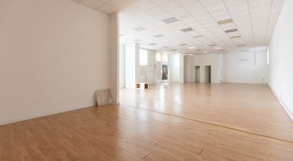 Negozio / locale commerciale di 198 m² in Osimo (60027)