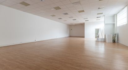 Negozio / locale commerciale di 198 m² in Osimo (60027)