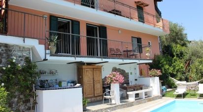 Villa Bifamiliare 10 locali di 210 m² in Testico (17020)