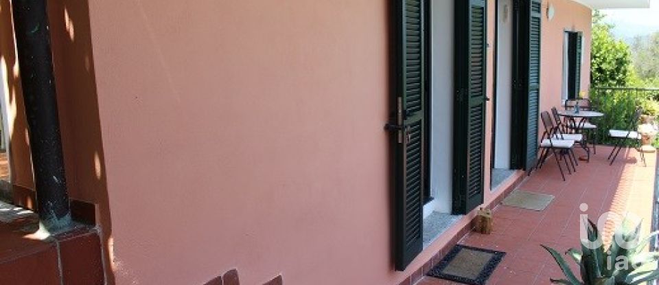 Villa Bifamiliare 10 locali di 210 m² in Testico (17020)