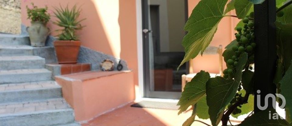 Villa Bifamiliare 10 locali di 210 m² in Testico (17020)