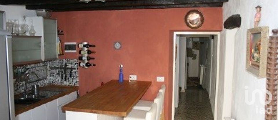 Villa Bifamiliare 10 locali di 210 m² in Testico (17020)